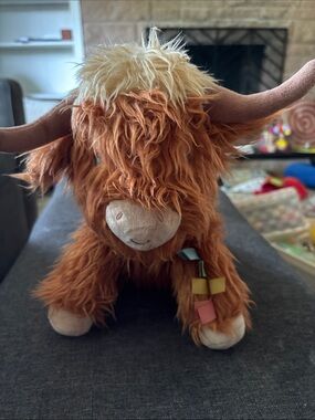 Itzy Ritzy Plush Highland Cow in Rust and Cream with Ribbon Clips